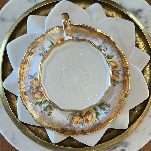 Vintage Elizabethan Gold + Yellow Floral England Fine Bone China Teacup + Saucer - Picture 7 of 13